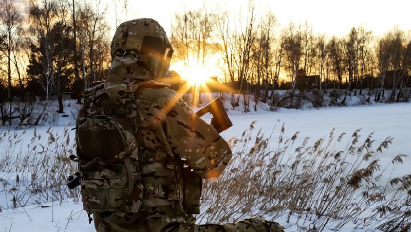Мужчина с ружьём Обстрел инспекторов