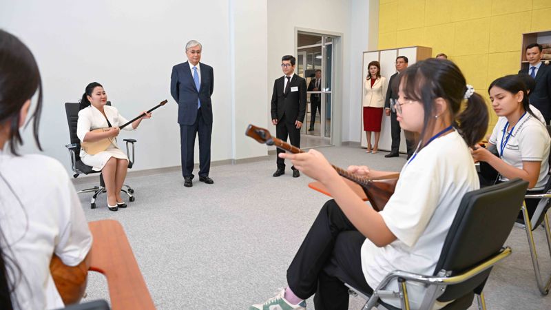 Токаев посетил Центр инновационного творчества школьников в Алматы