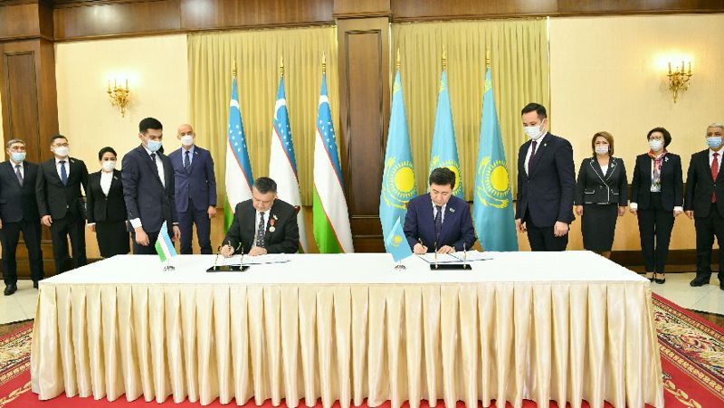 Спикеры палат парламентов Казахстана и Узбекистана