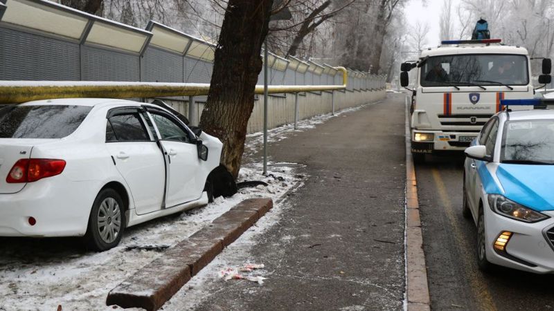 Дорога через лобовое стекло фото