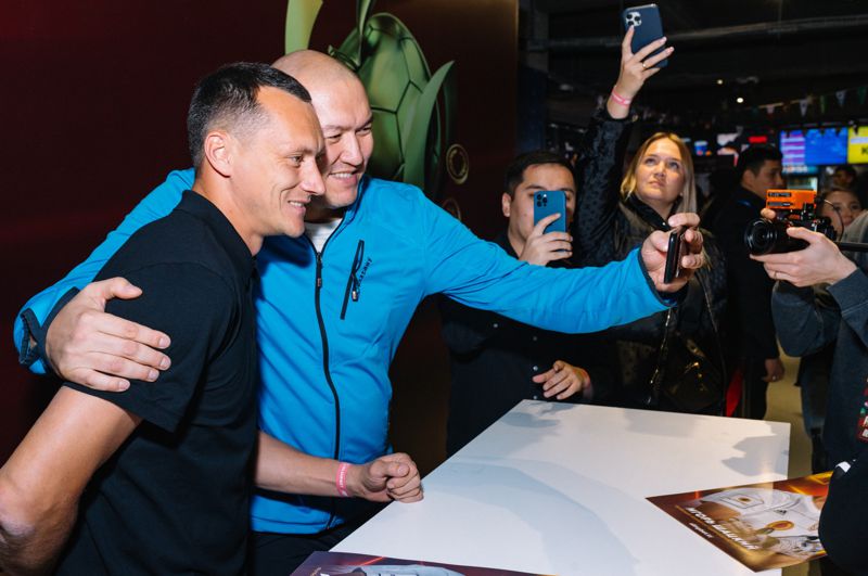 Как на стадионе: Olimpbet устроил праздник футбола в Алматы