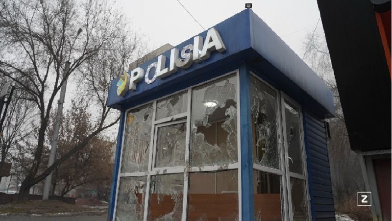 разбитая будка беспорядки