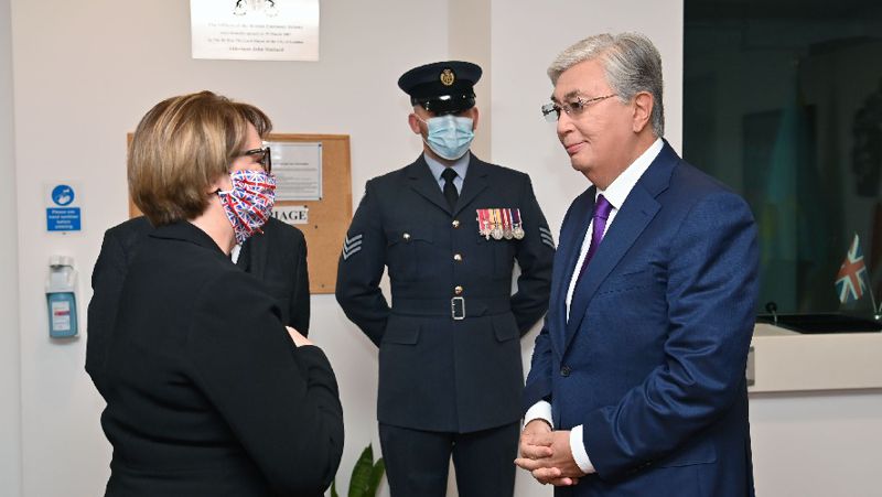 Президент посетил посольство Великобритании в Казахстане