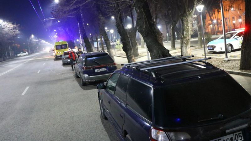 Мопед врезался в Subaru Legacy в Алматы