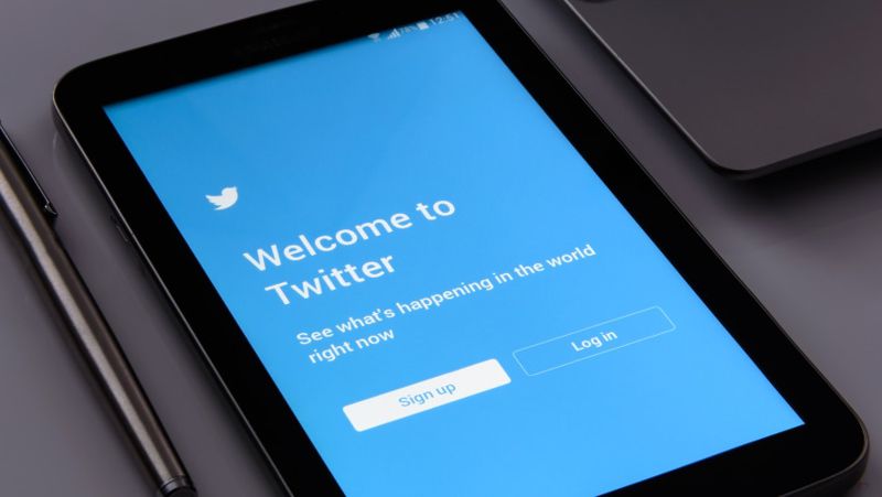 Twitter Кинг уйти из из-за платной подписки, Маск скидку