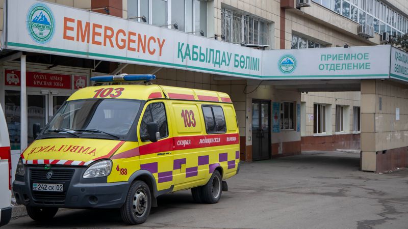 машина скорой помощи 15 человек отправились в Шымкенте во время школьной олимпиады