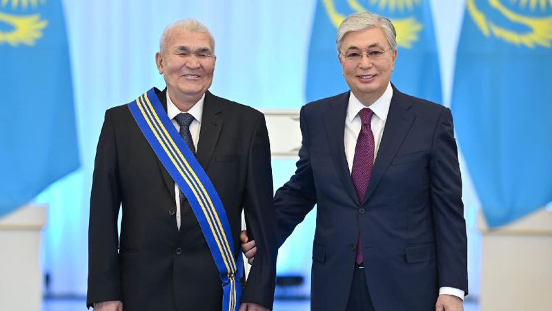 Жандарбек Малибекулы и Касым-Жомарт Токаев Токаев, Малибекулы, юбилей, поздравление