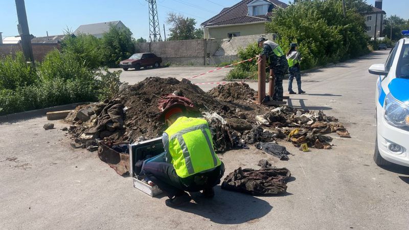 При замене труб в Костанае опять нашли скелет