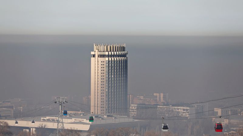 Повышенное загрязнение воздуха ожидает жителей двух мегаполисов