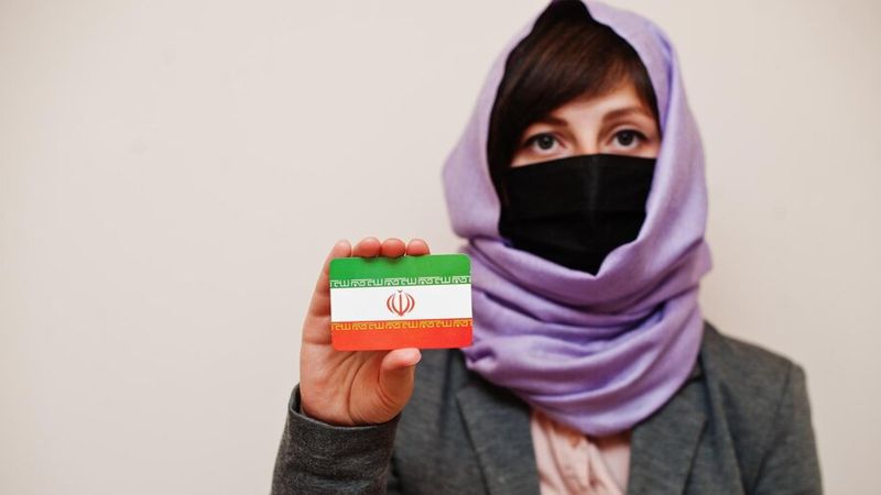 В Иране устанавливают камеры в общественных местах, чтобы выявлять и наказывать женщин без платка