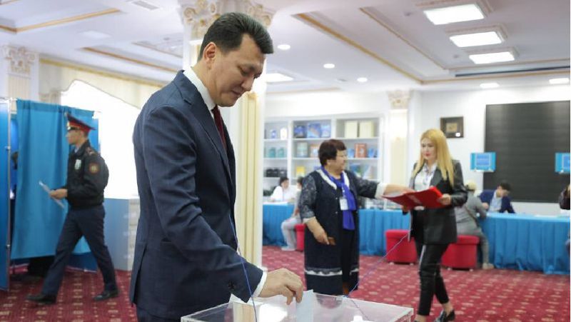 Карин Ерлан Карин дауыс берді
