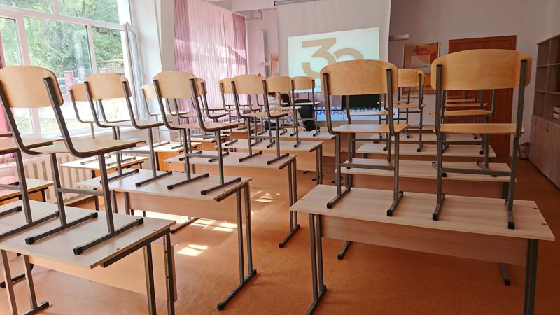 Парты В Костанайской области выпускница школы покончила с собой