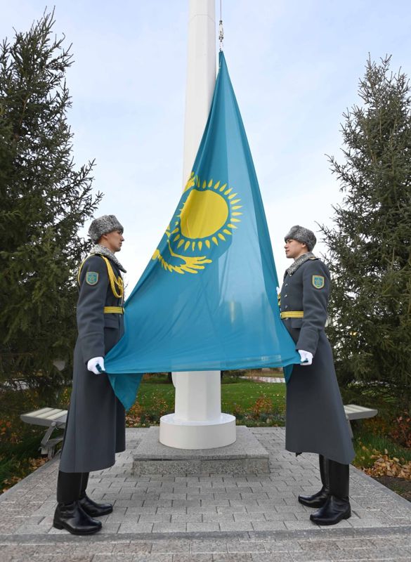 поднятие флага, фото - Новости Zakon.kz от 25.10.2023 11:22