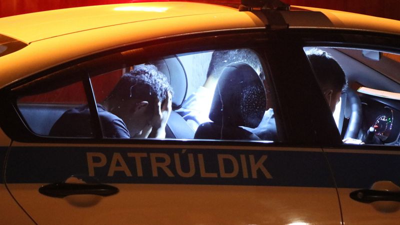 Скопление полиции ночью возле кафе насторожило жителей Павлодара 