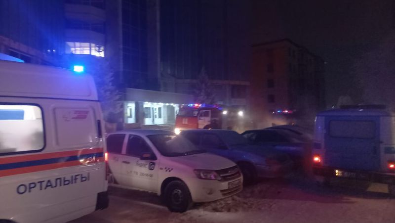 В Павлодаре из гостиницы эвакуировали 200 человек из-за пожара