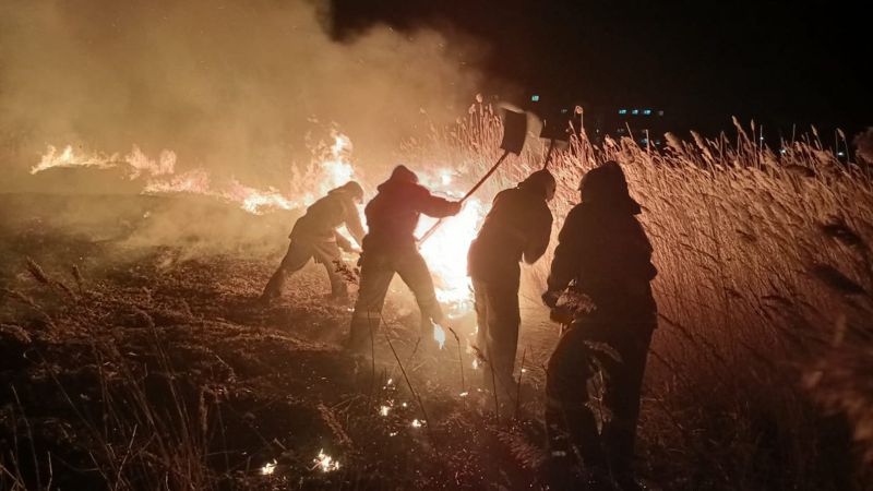 В Петропавловске потушили крупный пожар: сгорело 9 домов 