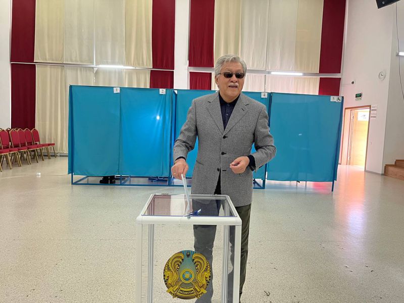 Народный артист Досхан Жолжаксынов проголосовал на выборах