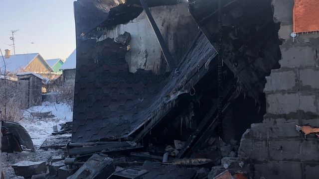 пожар Школьник спас двухлетнюю сестру из горящего дома в Караганде