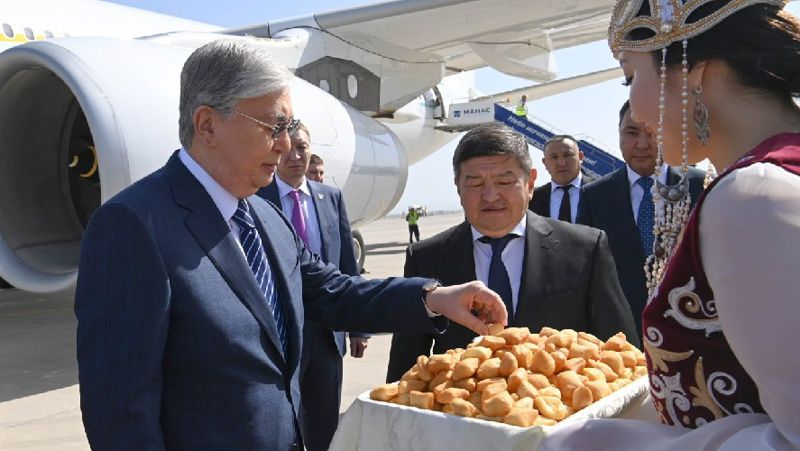 Токаев прибыл в Кыргызстан