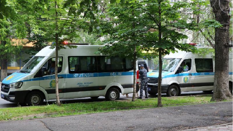 Полиция полиция қылмыскерге ұсталды
