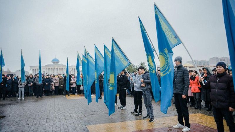 День Республики в Уральске отметили патриотическими акциями