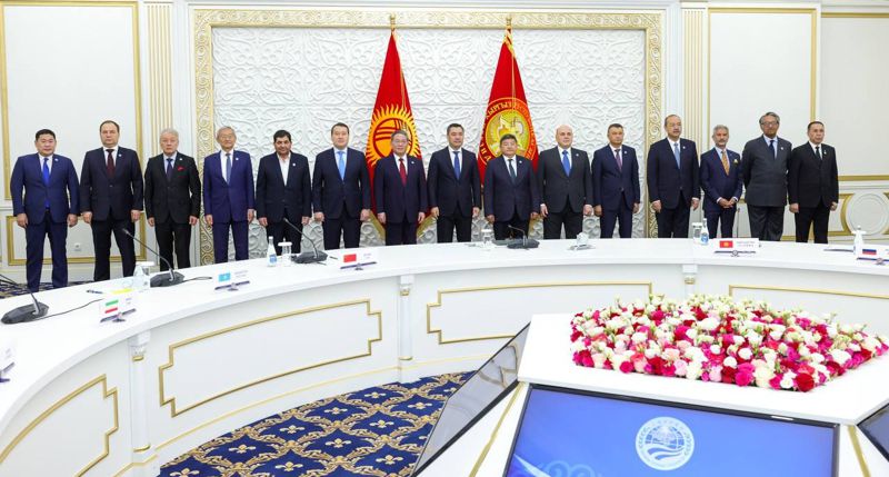 Смаилов передал президенту Кыргызстана приветствие от Токаева, фото - Новости Zakon.kz от 26.10.2023 11:09