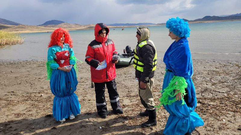 ВКО, спасатели, "русалки" "Русалок" привлекли для обучения рыбаков правилам безопасности на воде в ВКО