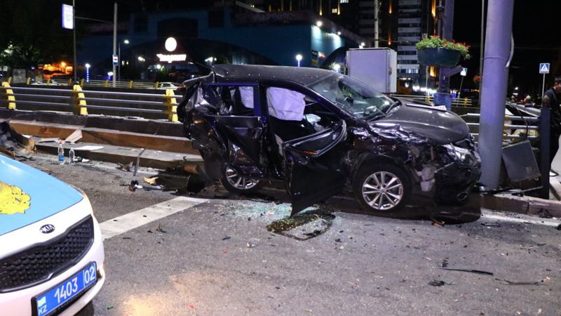 В Алматы произошло массовое ДТП на развязке Саина-Шаляпина: есть пострадавшие, фото - Новости Zakon.kz от 05.09.2023 03:20