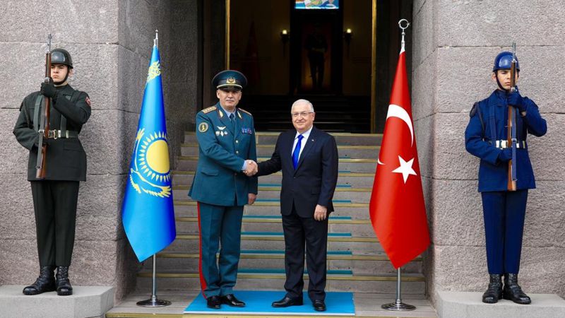 Министр обороны Казахстана находится с визитом в Турции