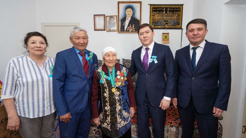 В Восточном Казахстане поздравили ветеранов ВОВ и тружеников тыла