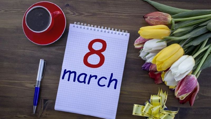 8 марта цветы духи 8 марта