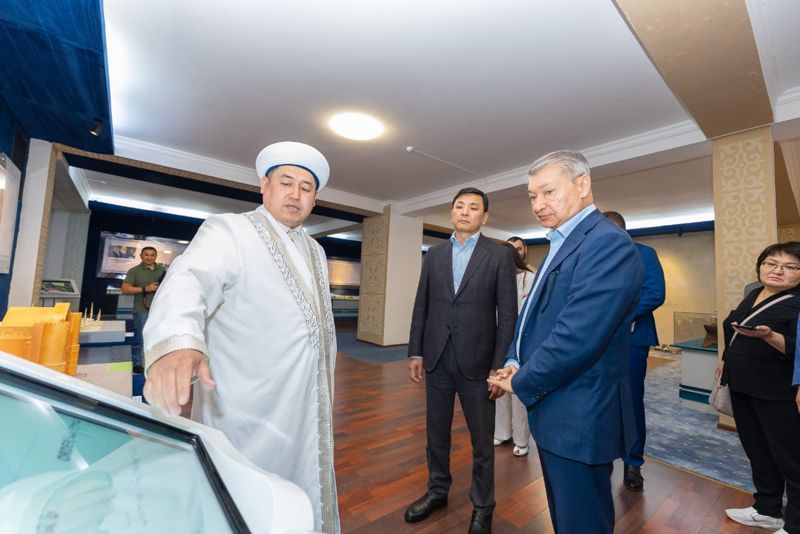 Алтай Кульгинов посетил музей Исламской культуры в ВКО