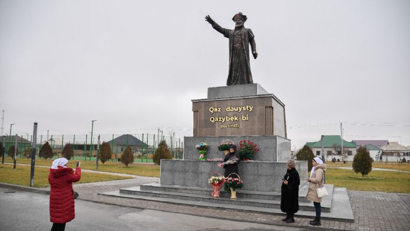 Открытие монумента в Туркестане