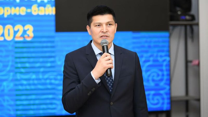 Уволен с должности "по отрицательным мотивам"