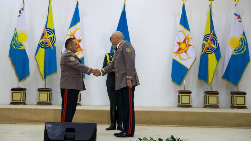 Министр обороны вручил государственные награды