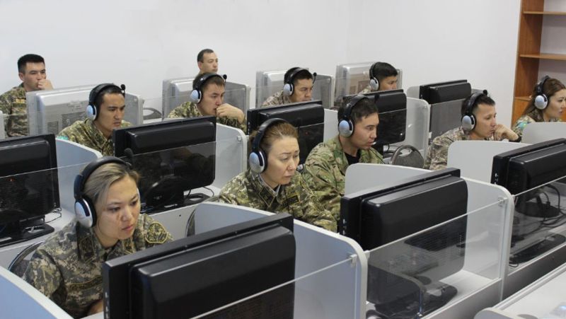 Военнослужащие