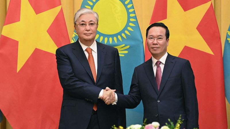 Токаев провел переговоры с президентом Вьетнама