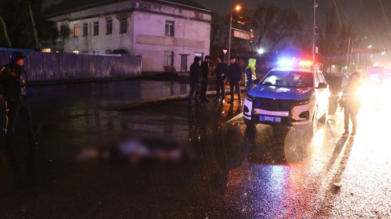 Подросток погиб, переходя улицу в Алматы
