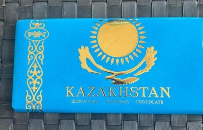 Новак Джокович подарил журналистам казахстанский шоколад на 