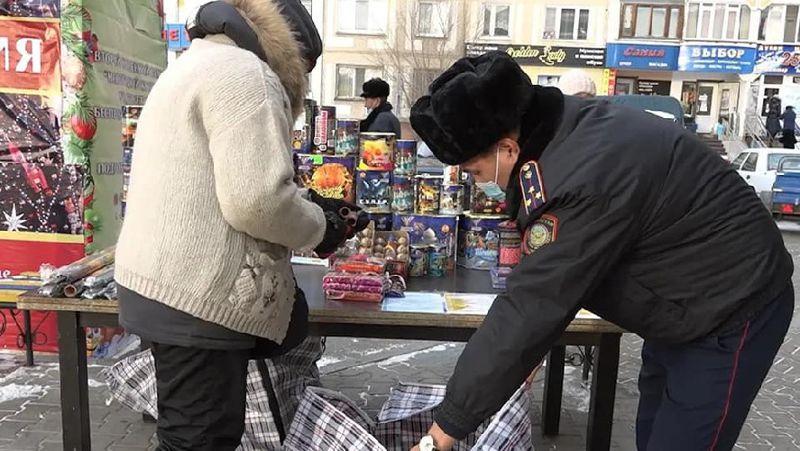 Полицейский Полицейский рейд по пиротехнике