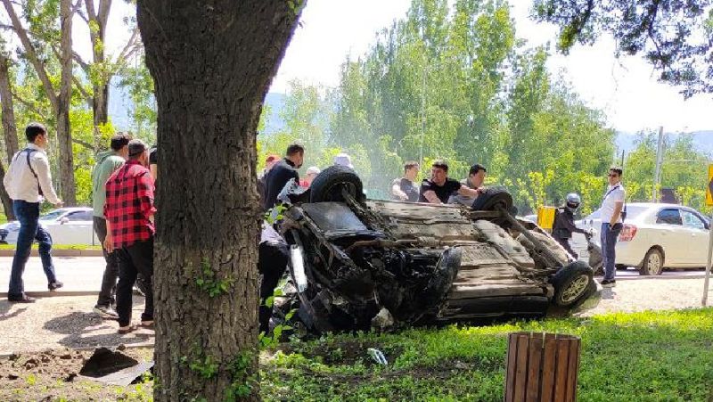 дтп алматы, дтп, перевертыш, смерть, полиция, комментарий