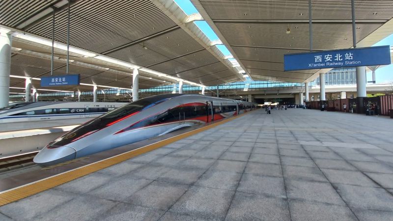 Китай Сиань железнодорожный вокзал скоростной поезд