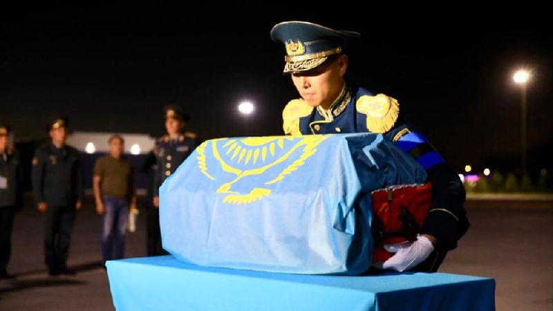 Останки погибшего во время ВОВ казахстанского воина доставили в Нур-Султан из Москвы