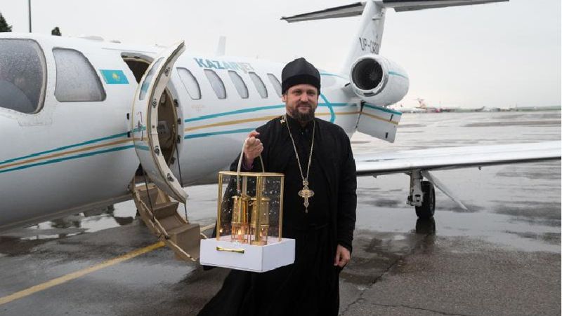 Благодатный огонь Алматы пасха