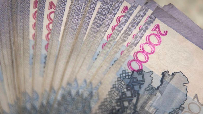 тенге Казахстанцы должны банкам более 1 трлн тенге