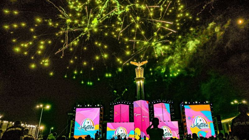 Грандиозный гала-концерт с участием более 60 казахстанских звезд прошел в Актобе