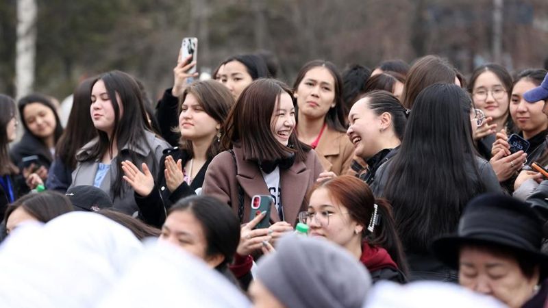 В Алматы прошел митинг-концерт в честь Международного женского дня