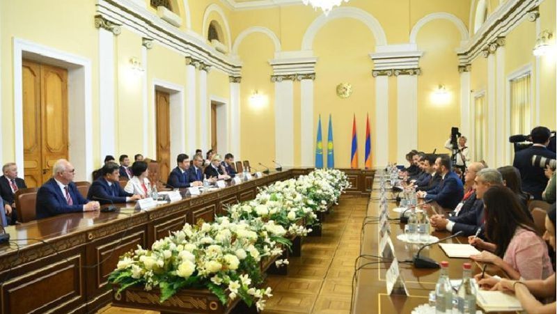 Парламент жетекшілері