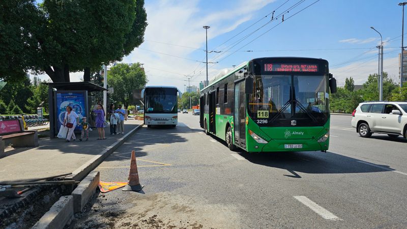 автобусы, почему убирают автобусные кармашки, фото - Новости Zakon.kz от 21.07.2023 10:12