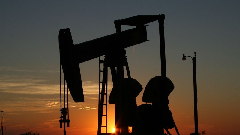 Нефтяные цены снижаются на фоне проблем в экономике Китая